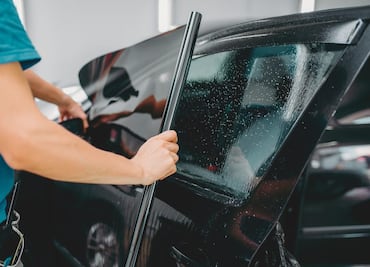 Vidrios polarizados y otras multas por modificar tu coche en México, conoce en 3 minutos lo que no está permitido