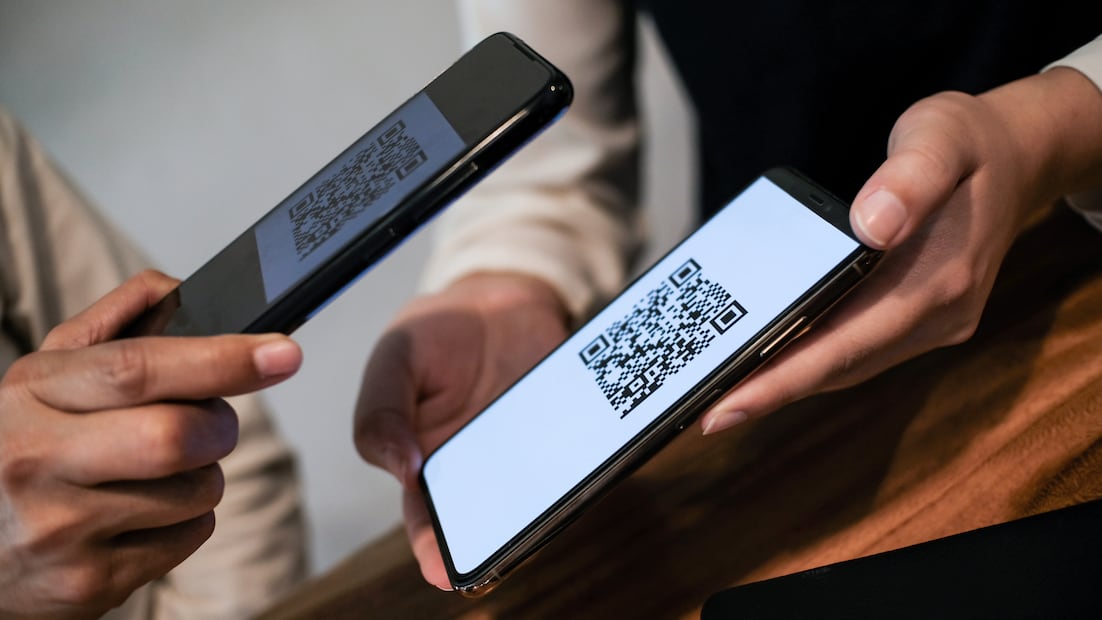 El IMSS se moderniza: ahora puedes hacer tus trámites con solo escanear un código QR (Foto: Canva)