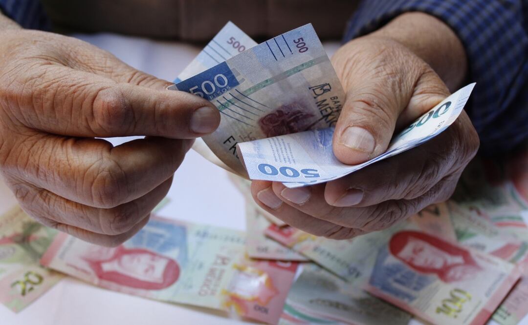 Descubre cómo registrarte en el programa del Bienestar que te da 7 mil 500 pesos mensuales. (Foto: DeDinero)