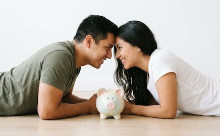 Amor y dinero: cómo manejar las finanzas en pareja según Condusef y evitar conflictos antes de la boda