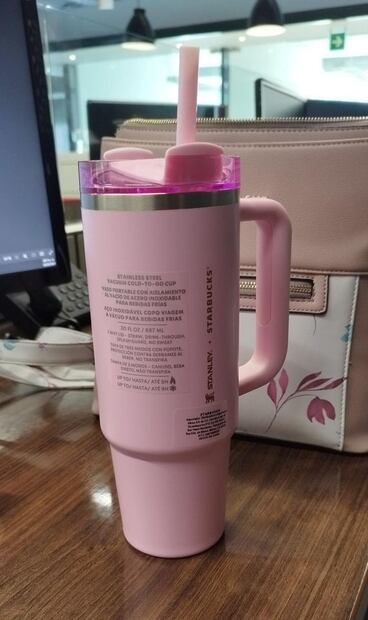 El fenómeno del termo Stanley de Starbucks. (Foto: Cortesía Daniela Devesa)