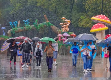 Adelantan fin del ciclo escolar y vacaciones por lluvias en México