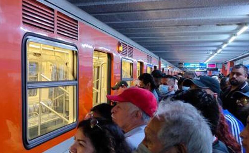 Usuarios comentan que en la línea 2 del Metro, se presentan retrasos en los trenes. (Foto: Redes sociales)