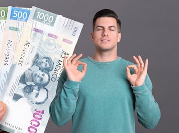 Psicología explica qué significa ordenar los billetes de menor a mayor y otras manías que tenemos con el dinero