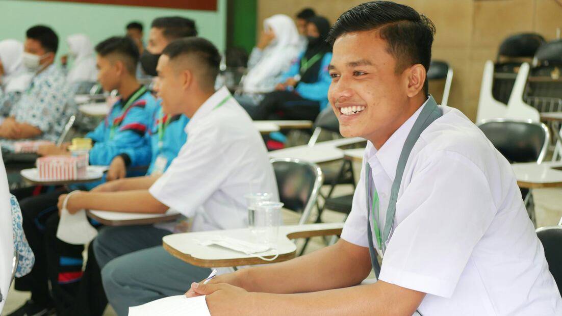 Estudiantes de Tecámac reciben tenis escolares gratuitos como parte del programa Pasos del Bicentenario (Foto: Unsplash)