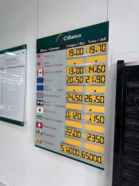 ¿Dónde conviene cambiar pesos por dólares? (Foto: Javier Ramírez)