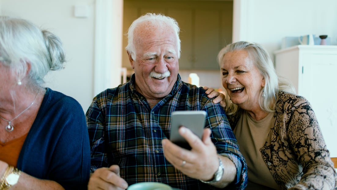 El simulador de pensiones del ISSSTE permite calcular el monto mensual estimado y los beneficios retroactivos con base en datos personales del trabajador (Foto: Canva)