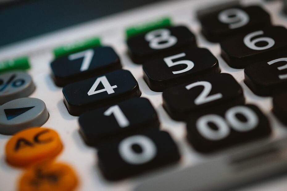 Dinero y estudio. Fuente: Pixabay