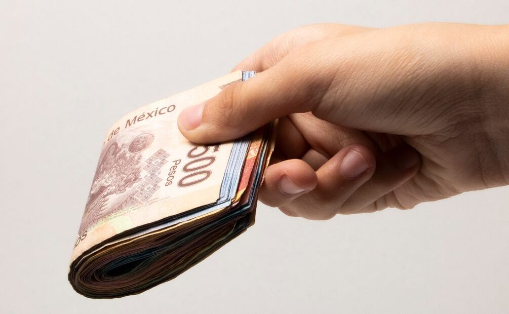 ¿Cuándo les depositan a los adultos mayores en 2024? (Foto: DeDinero)