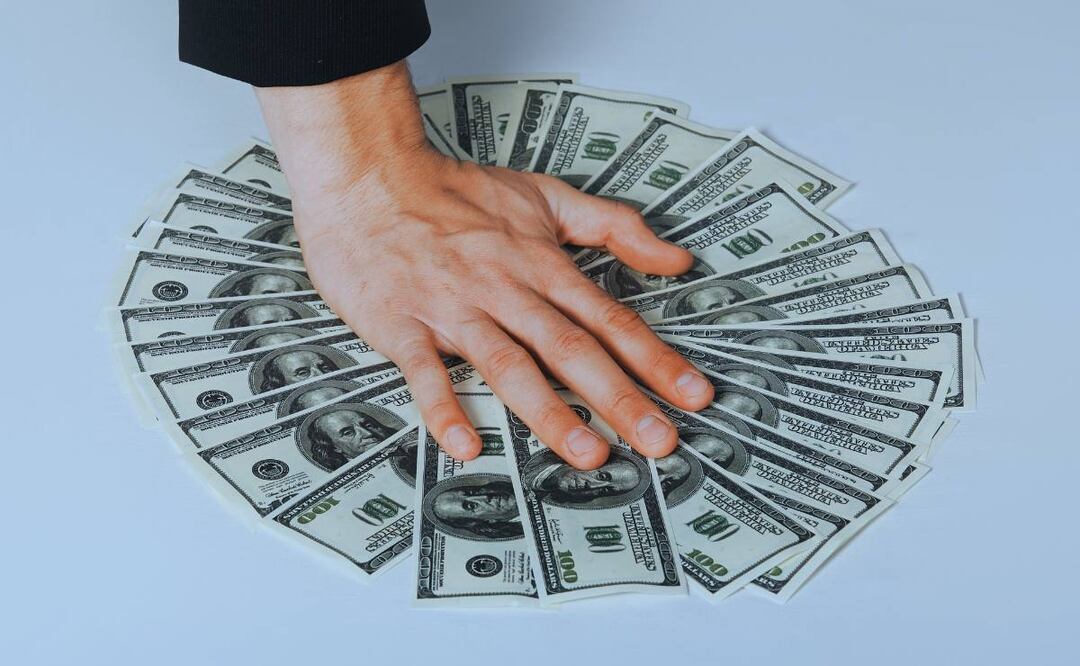 Qué es lo que hacen los millonarios para crecer su dinero. (Foto: DeDinero)