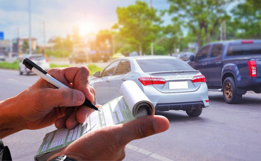 ¿Cuánto cuestan las multas por no respetar el programa "Hoy No Circula"? (Foto: DeDinero)