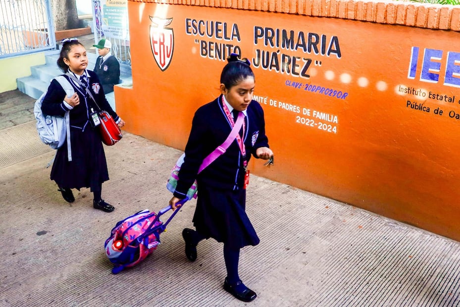 El programa Beca Bienestar para Niñas y Niños busca que ningún estudiante de escuela pública abandone sus estudios por falta de recursos en la Ciudad de México (Foto: Cuartoscuro)