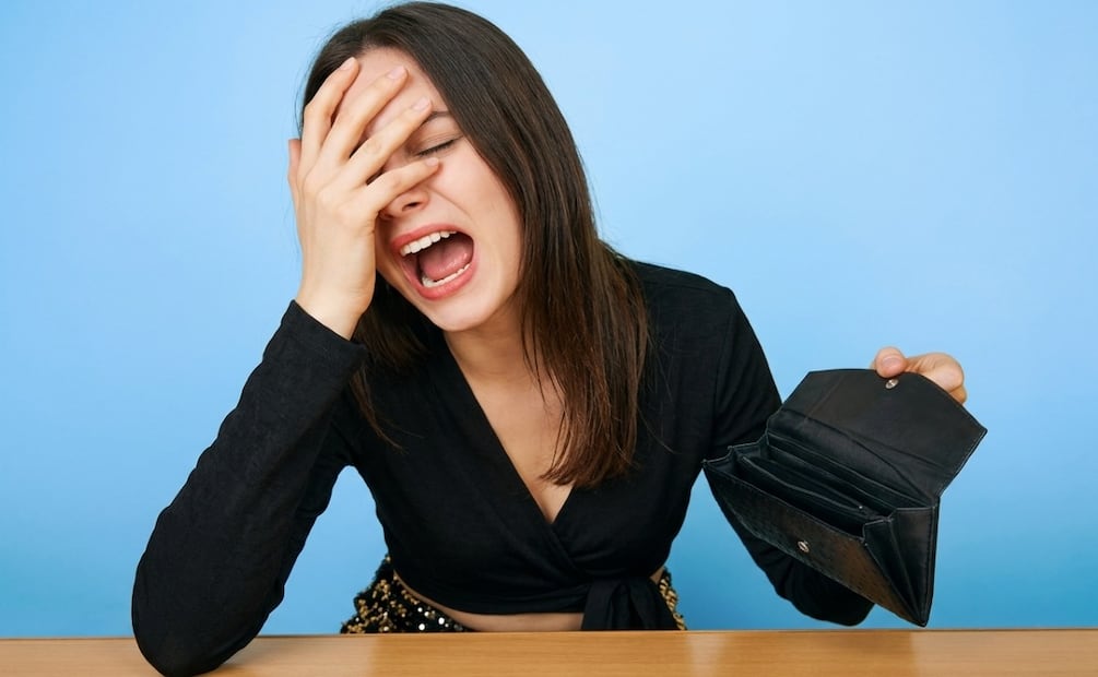 Razones por las que te quedas sin dinero en la quincena. (Foto: Creada con IA)