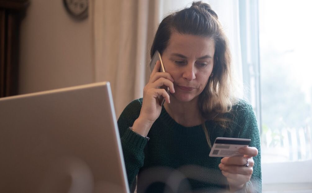 Alerta por fraude financiero en tarjetas de crédito en BBVA y Banamex (Foto: DeDinero)