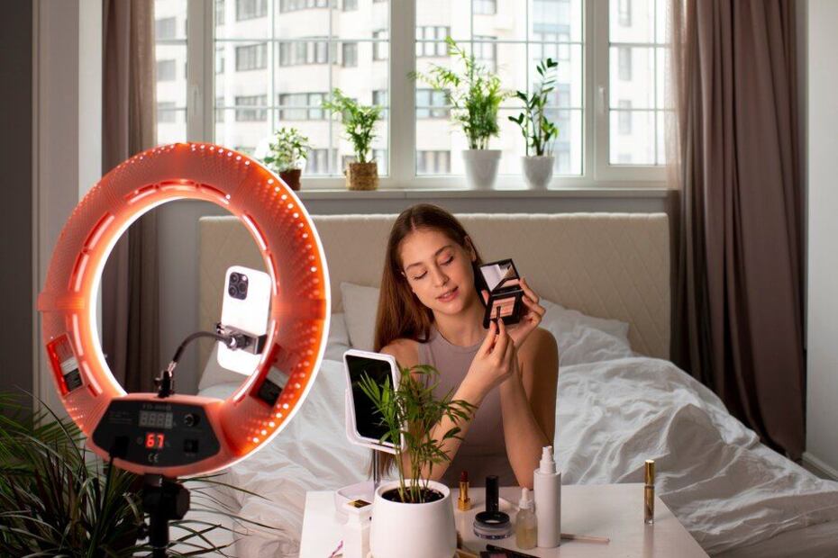 Cientos de TikTokers adquieren algunos  accesorios, los cuales ayudan a mejorar la calidad de sus videos. (Foto: Freepik)