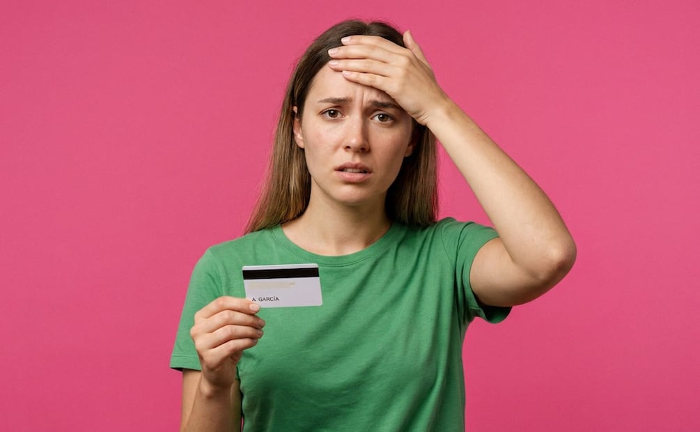 ¿Piensas cancelar tu tarjeta de crédito? Razones por las que esto arruina tu historial. (Foto: Creada con IA)