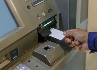 ¿El cajero automático te dio un billete falso? Esto debes hacer