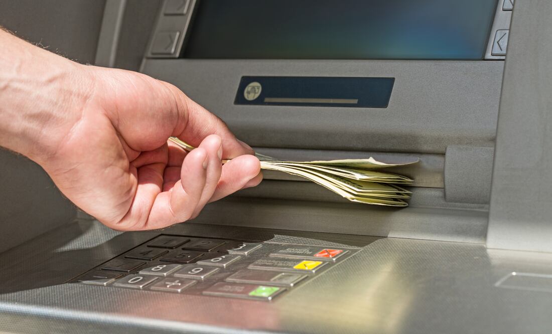 ¿Qué hacer si el cajero automático de tu banco no te entrega todo tu dinero? (Foto: DeDinero)