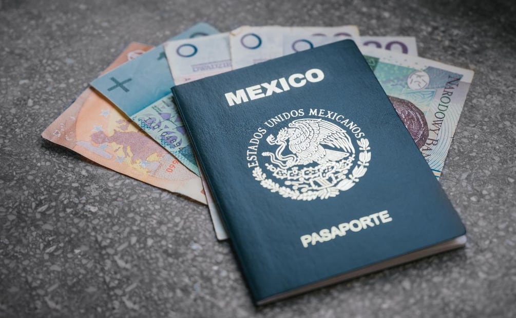 ¿Cómo puedo obtener mi pasaporte mexicano en 2025? (Foto: DeDinero)
