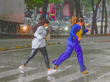 Llegaste tarde al trabajo por lluvias: Esto dice la ley en México 2025 y nuevos derechos laborales