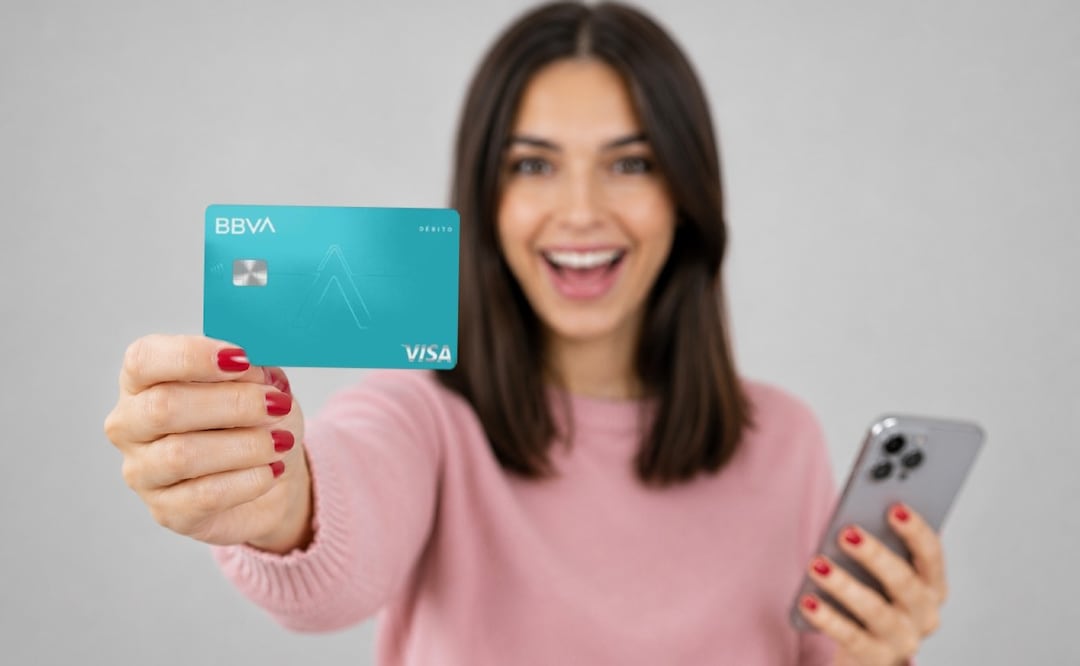 Paso a paso para cambiar tu nómina a BBVA gratis y recibir créditos con tasas preferenciales. (Foto: Creada con IA / Captura de pantalla)