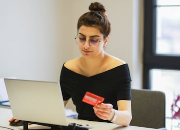 Evita fraudes y mejora tus finanzas con el Proyecto Minerva: El curso gratuito para mujeres