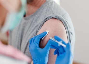 Vacuna contra Covid de Pfizer: Ofrecen pago a meses sin intereses en esta farmacia