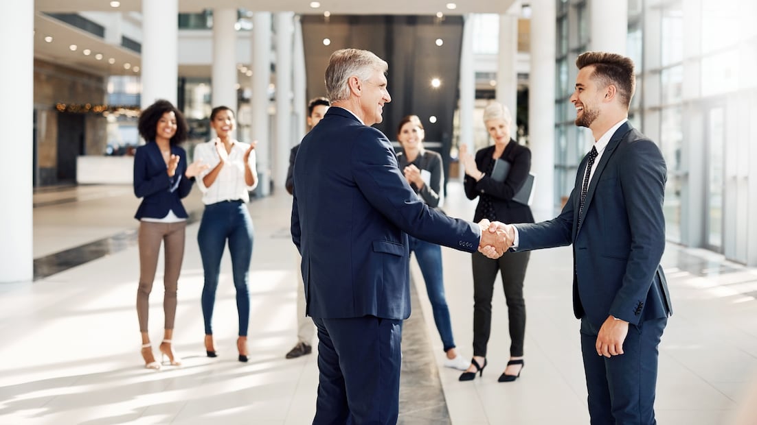 Todo sobre la constancia de situación profesional (Foto: Canva)