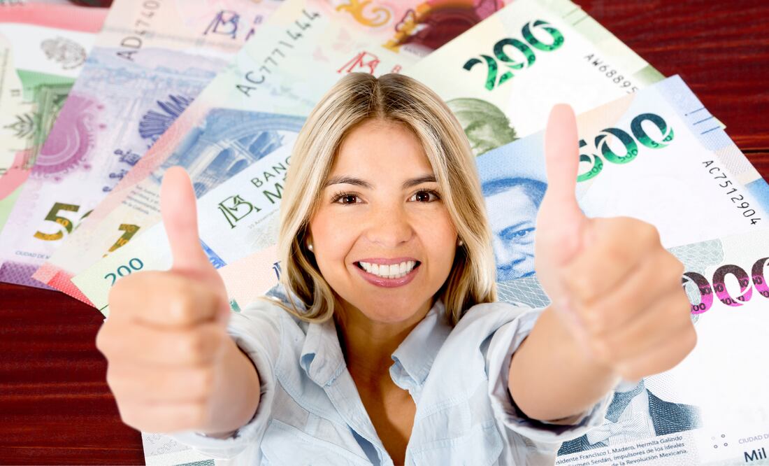 Personas afiliadas al ISSSTE consultan los resultados del sorteo de préstamos personales 2025 (Foto: Canva)