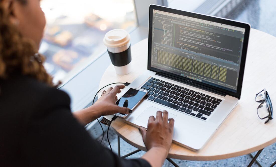 Escribir código y resolver problemas figura entre las habilidades profesionales con mayor demanda. (Foto: Pexels)