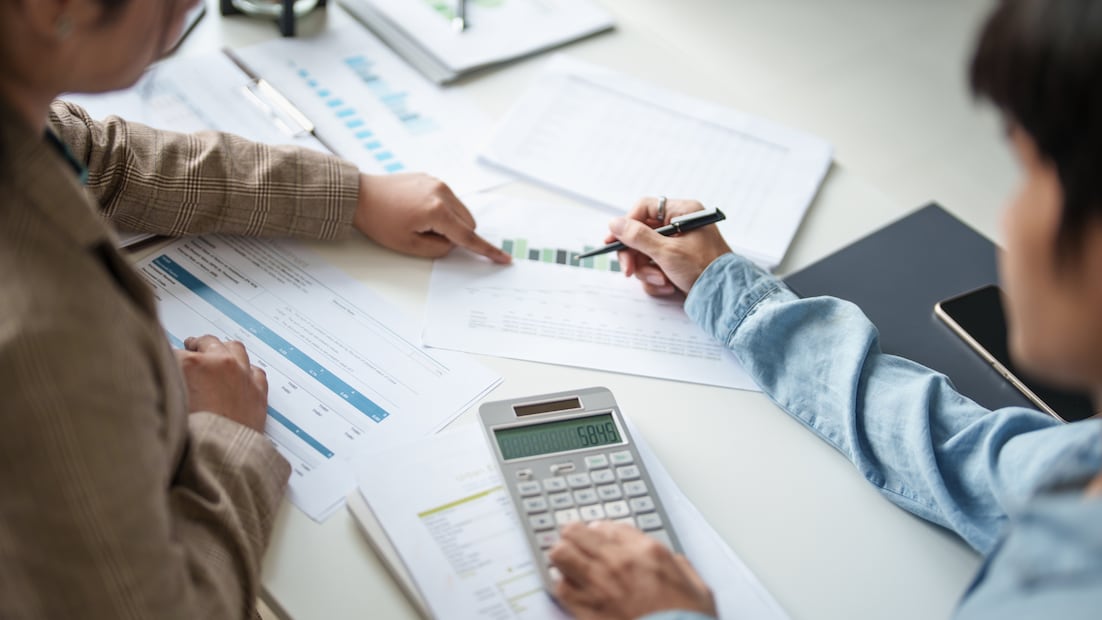 El decreto firmado en Baja California elimina multas y recargos en contribuciones estatales hasta el 31 de diciembre de 2025 (Foto: Canva)