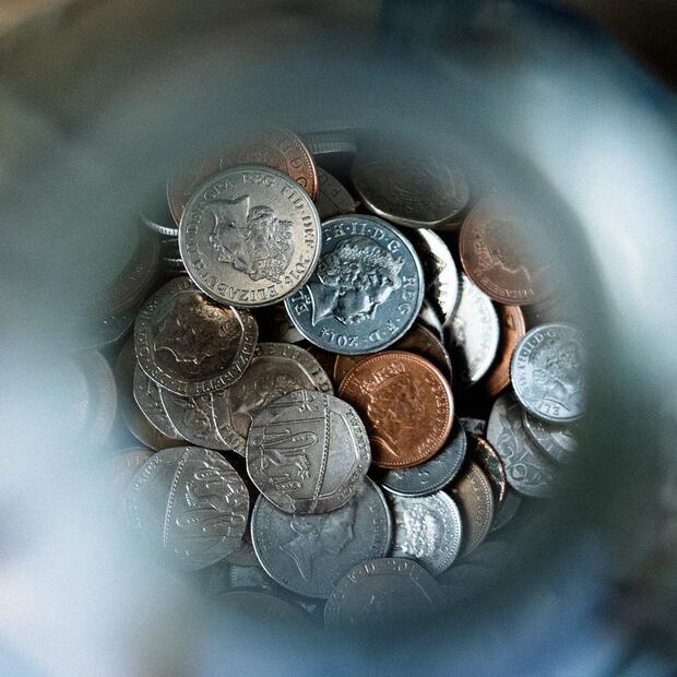 Las herramientas como Cetesdirecto ofrecen ventajas sobre el ahorro informal. (Foto: Unsplash)