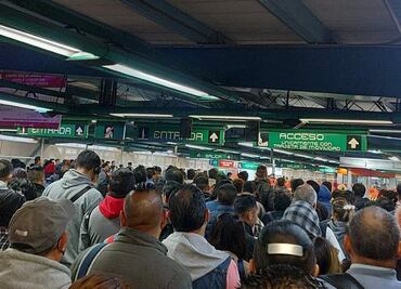 Metro CDMX: Reportan peligrosa lámpara, retrasos de 15 minutos y retiro de trenes